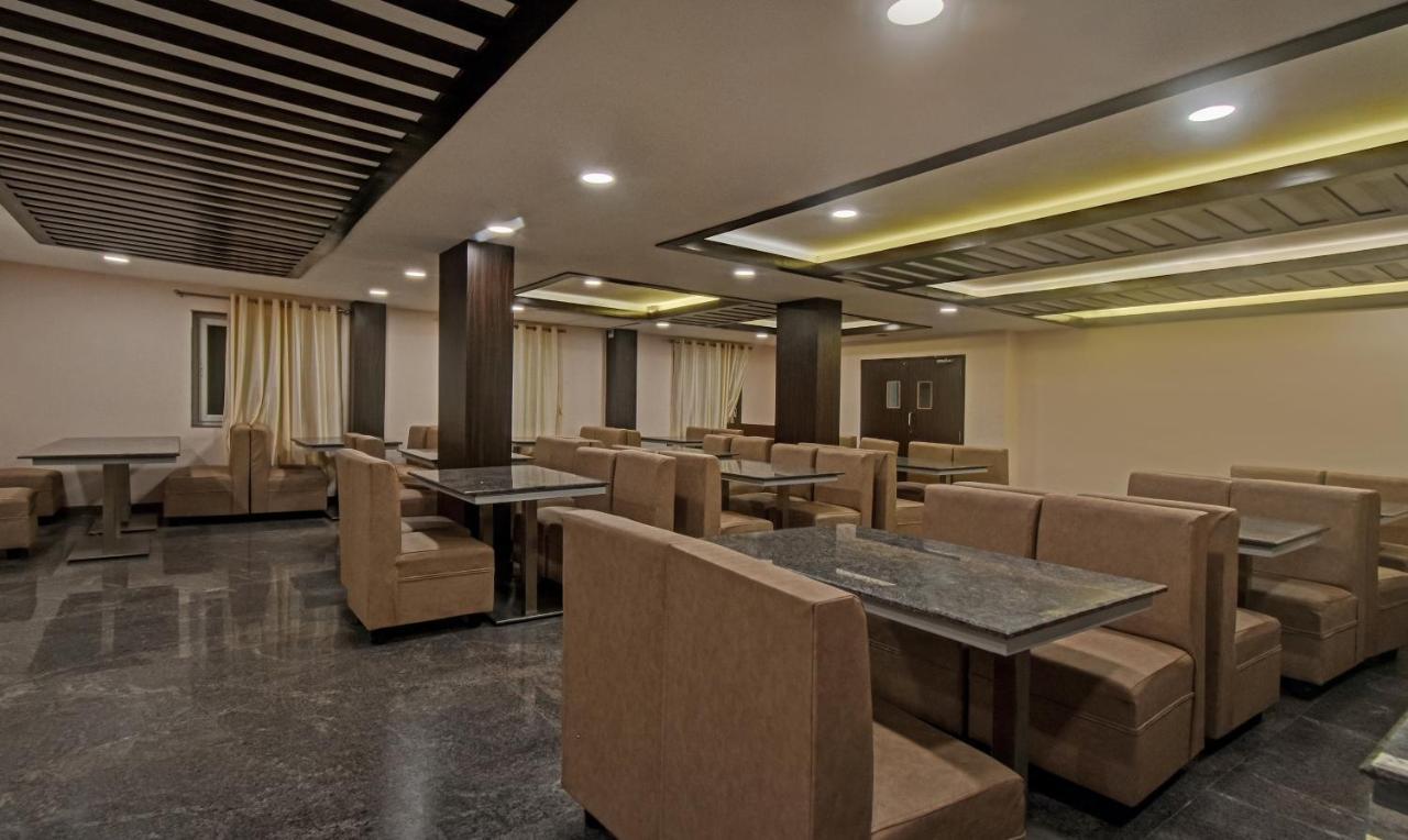 Treebo Trend Palm Tree Hotell Chennai Exteriör bild