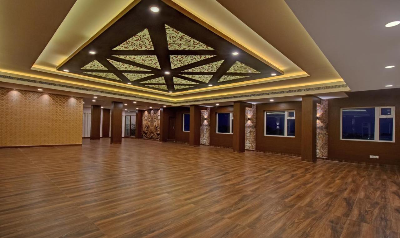 Treebo Trend Palm Tree Hotell Chennai Exteriör bild
